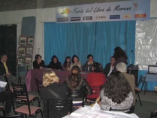 Panel de participantes en la Feria del Libro